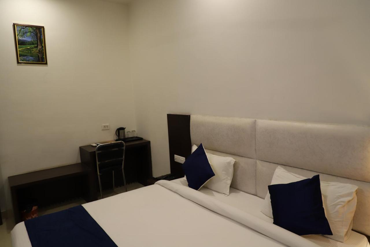 Hotel Dream Comfort アーグラ エクステリア 写真